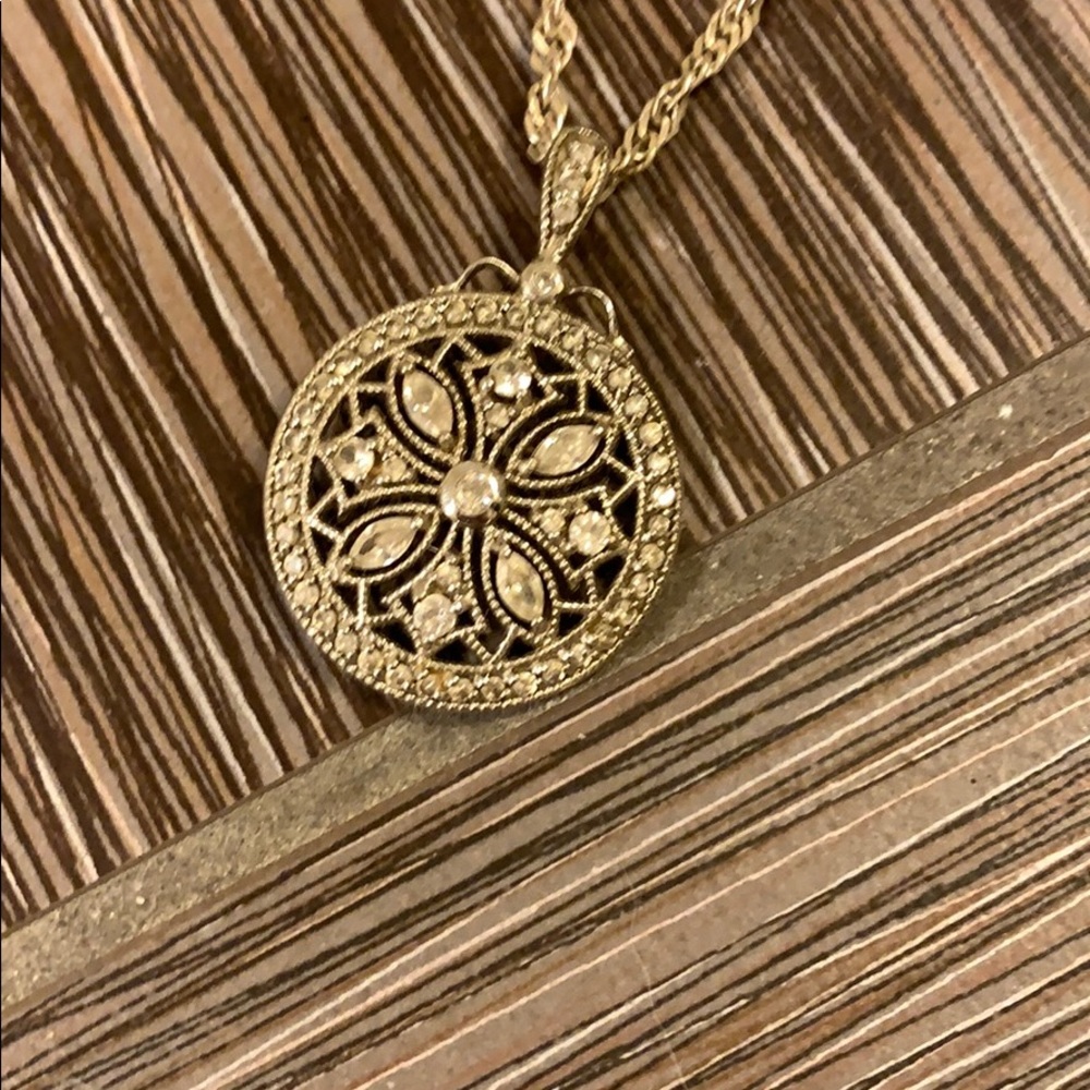 Sterling Silver Necklace w/ Pendant w/ diamonds